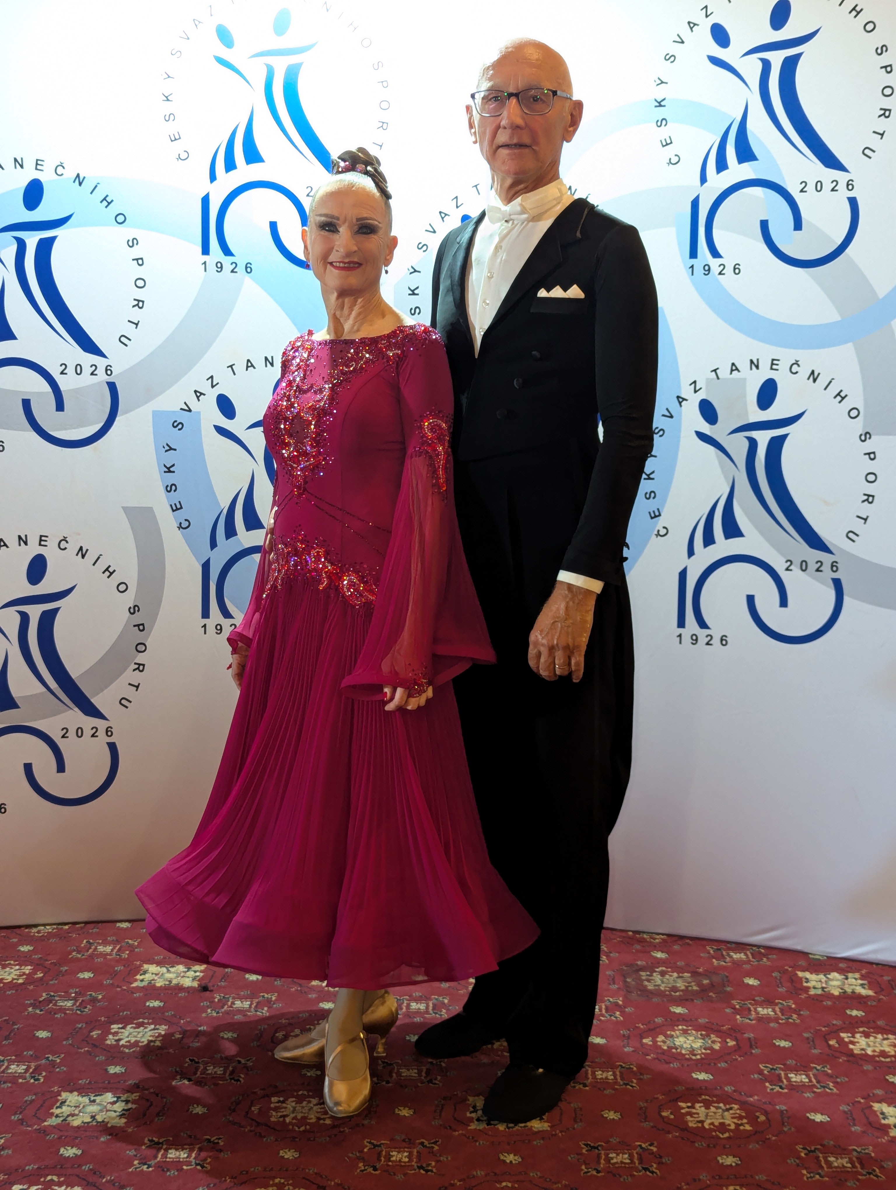 Frank und Sabina tanzen in der goldenen Stadt